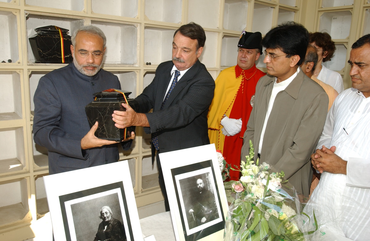 PANDIT SHYAMAJI'S ASTHI TRANSER CEREMONY